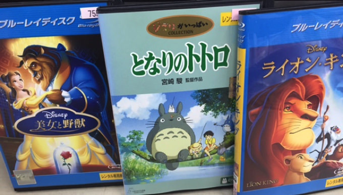 家族みんなで大好きなディズニーやジブリ映画を英語音声で鑑賞します☆英会話力アップに繋がり楽しく団欒も深まります。