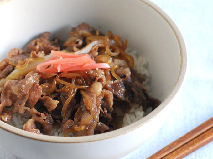 外国人が喜ぶ日本料理！人気の「牛丼」レシピ 