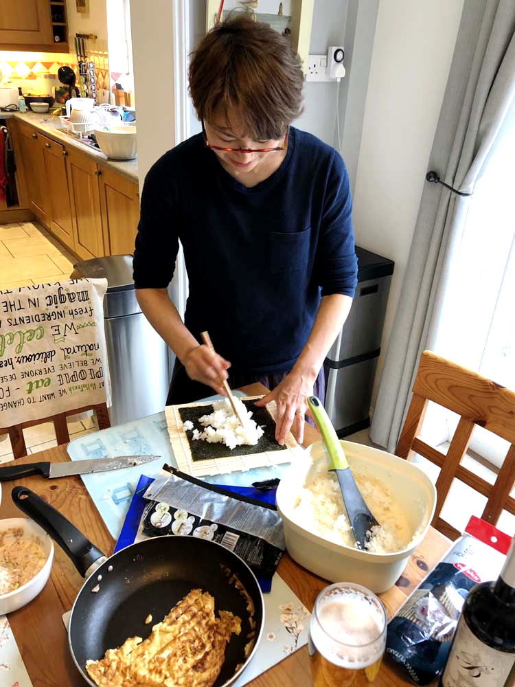 イギリス親子留学中にふるまった日本食（和食）の手巻き寿司